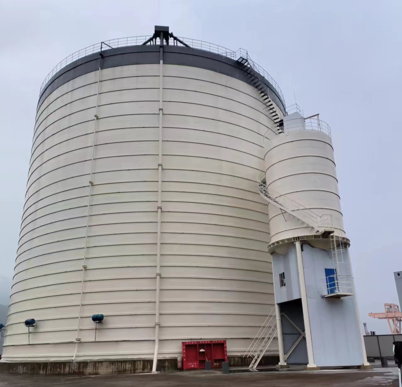 玛多10万吨水泥钢板库